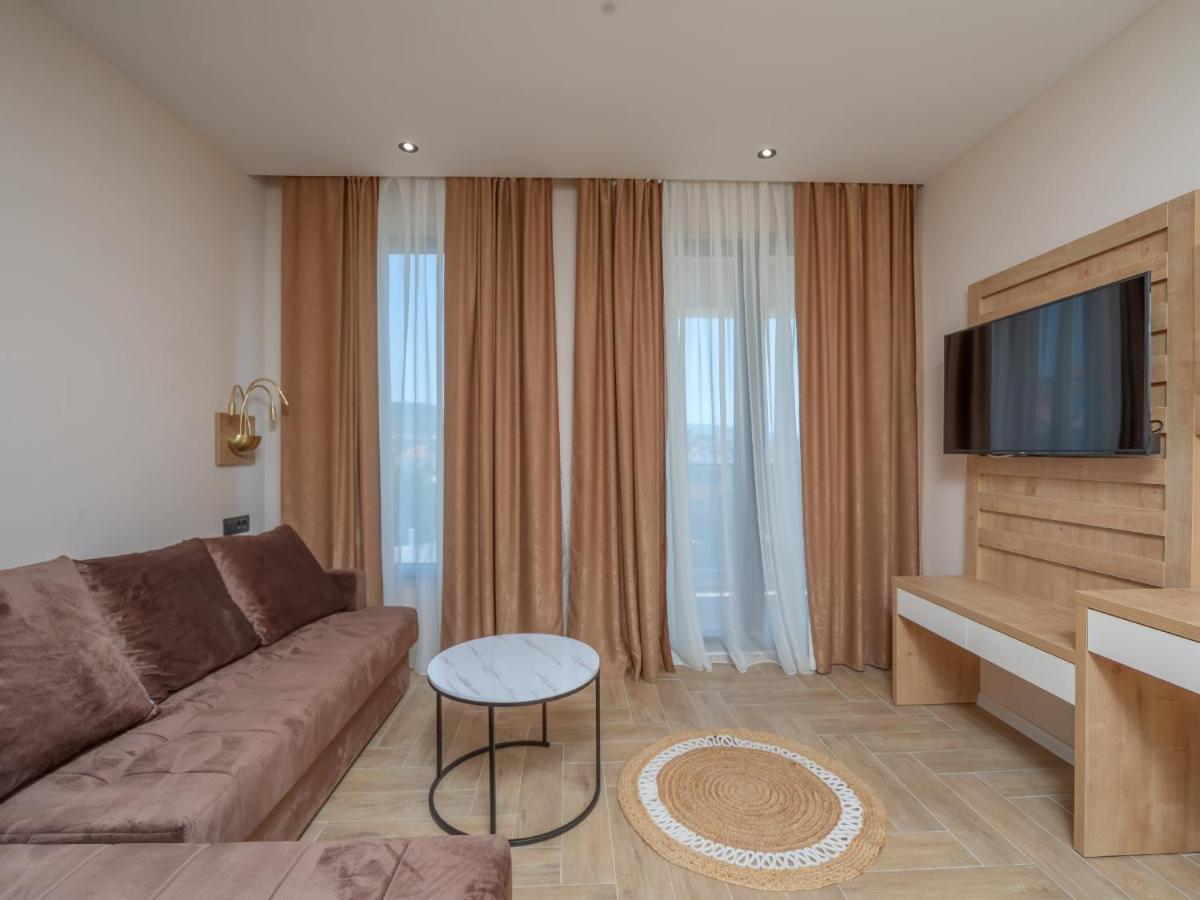 דוברה וודה Hotel Diman מראה חיצוני תמונה
