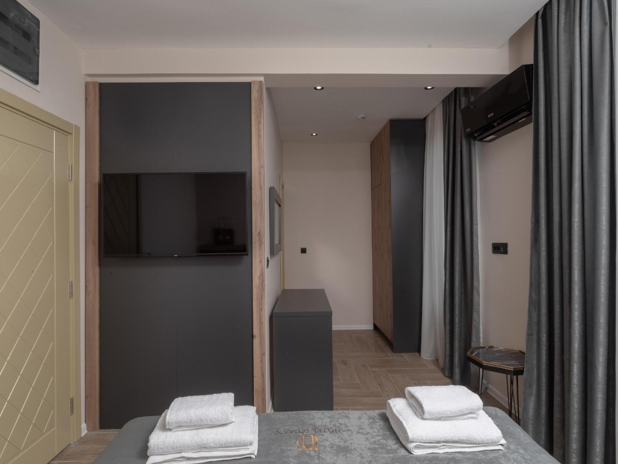 דוברה וודה Hotel Diman מראה חיצוני תמונה