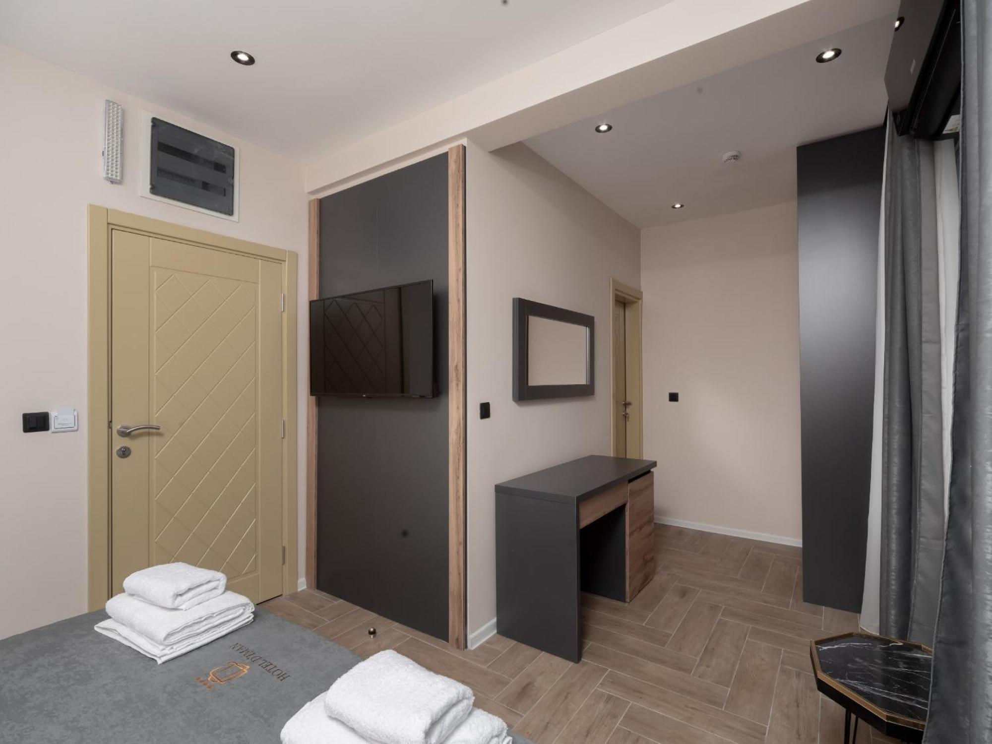 דוברה וודה Hotel Diman מראה חיצוני תמונה