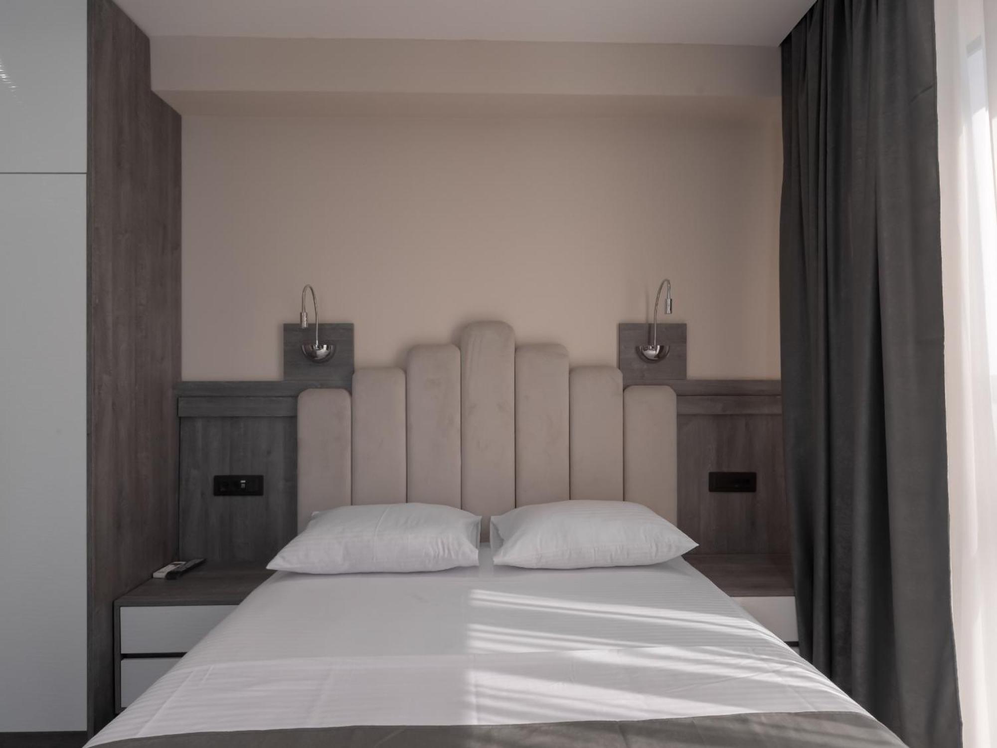 דוברה וודה Hotel Diman מראה חיצוני תמונה