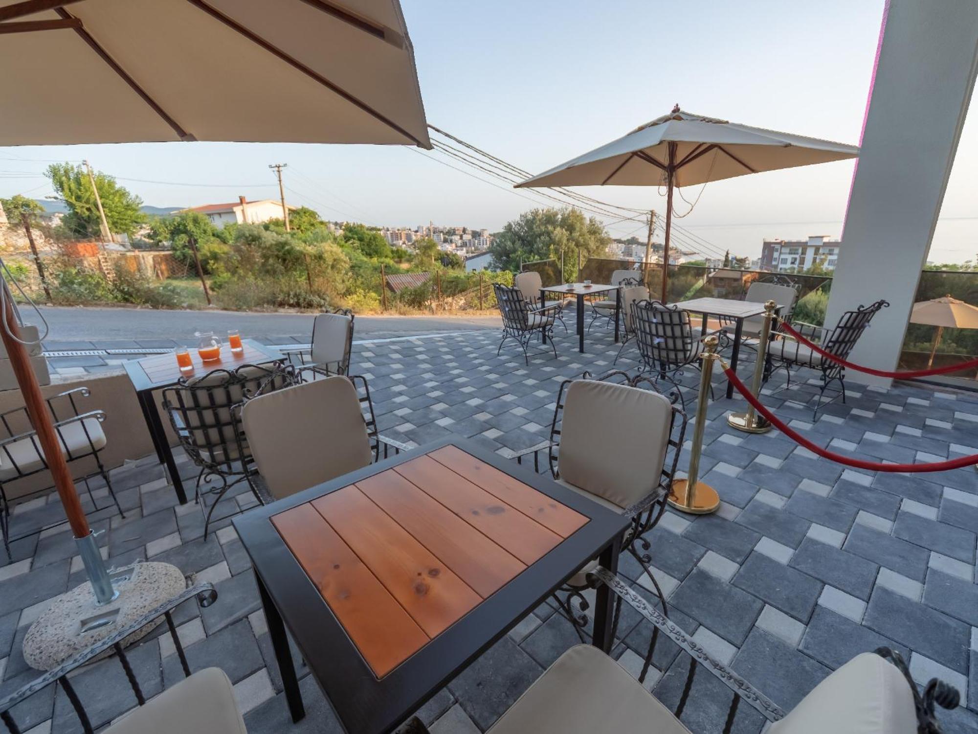 דוברה וודה Hotel Diman מראה חיצוני תמונה