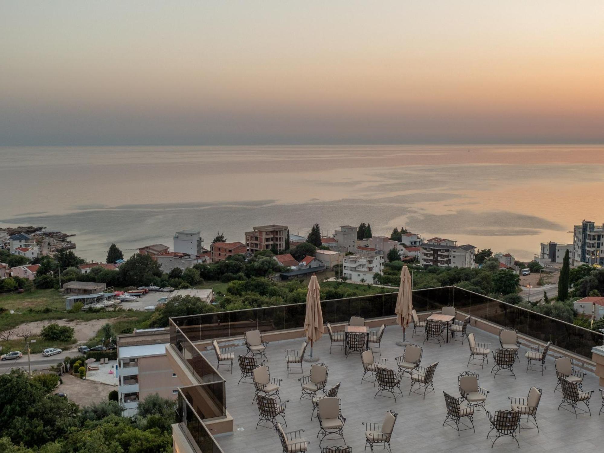 דוברה וודה Hotel Diman מראה חיצוני תמונה
